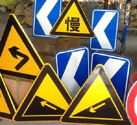 马尔康标识标牌中颜色的确定是很重要的。