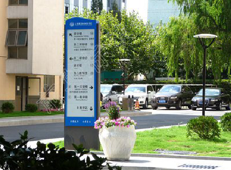 马尔康传统的学校标识系统有什么问题？